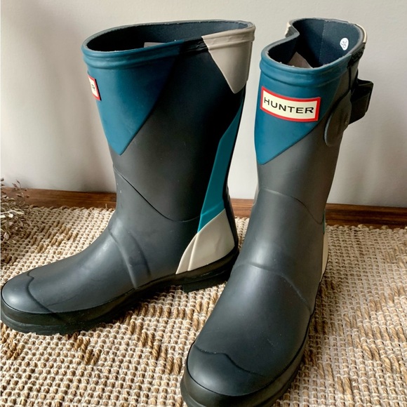 Hunter Blue and Gray Boots - SZ 6 - Picture 2 of 13